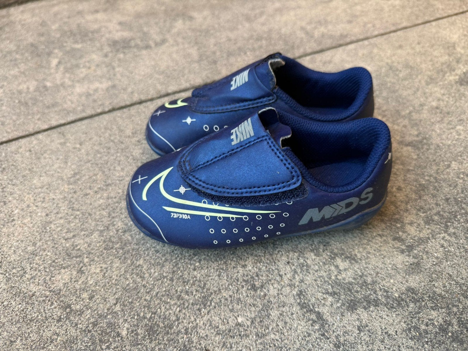 nike voetbalschoenen maat 25, Ophalen of Verzenden, Zo goed als nieuw, Jongetje of Meisje, Schoentjes
