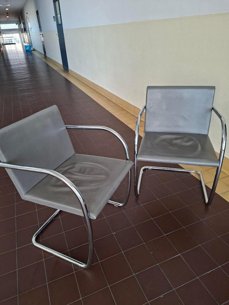 set grijze buisframe fauteuils Brno design Mies van der Rohe, Ophalen, Gebruikt, Bauhaus, 75 tot 100 cm