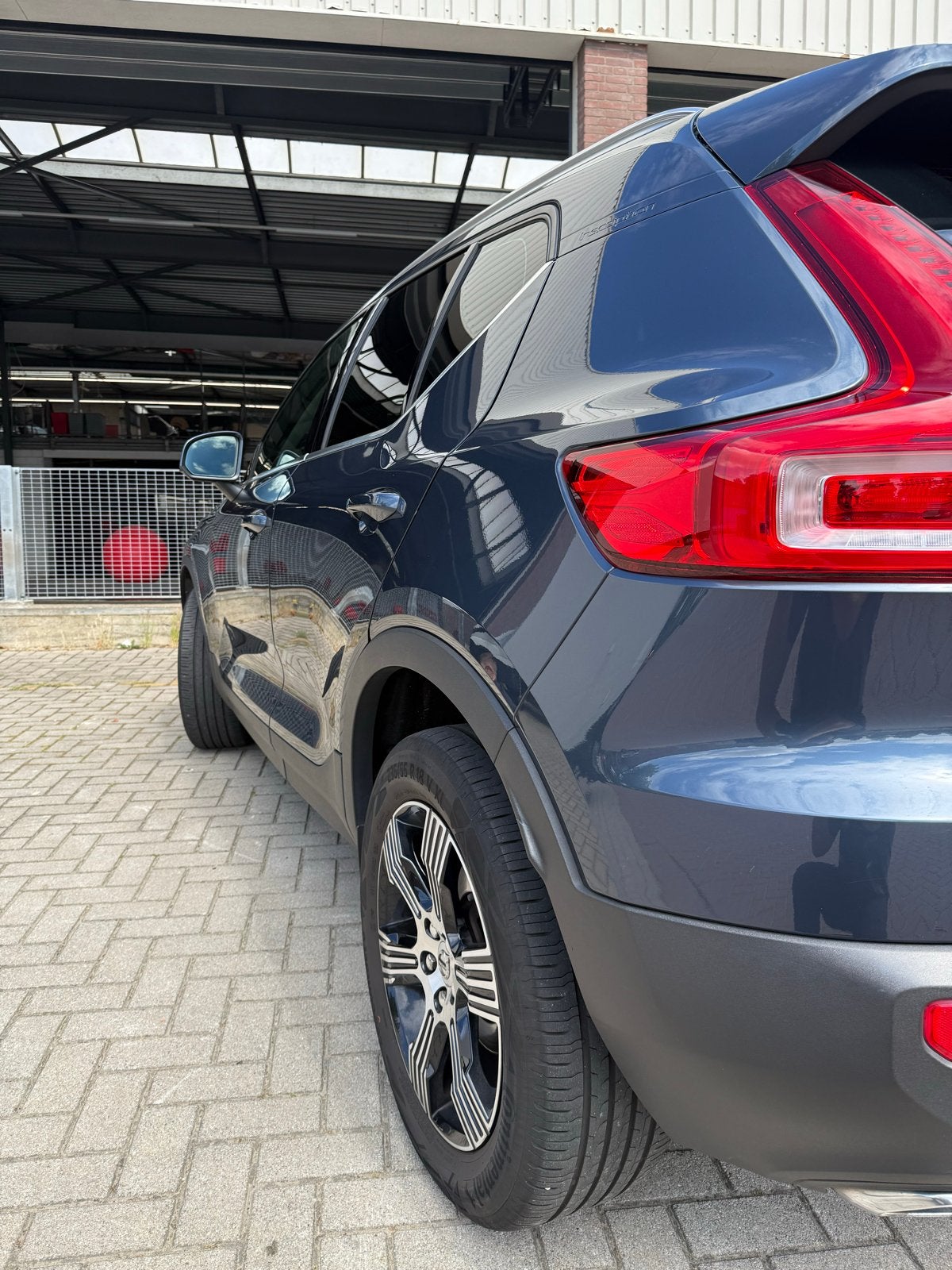 Volvo XC40 T3 163pk Geartronic 2019 Blauw, pana, Inscription, Auto's, Volvo, Automaat, Beige, Blauw, Leder en Stof