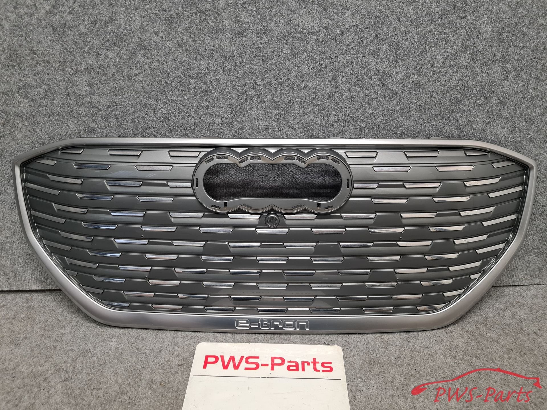 AUDI Q4 E89 E-TRON GRILL VOORBUMPER ORIGINEEL, Auto-onderdelen, Gebruikt, -, -, -