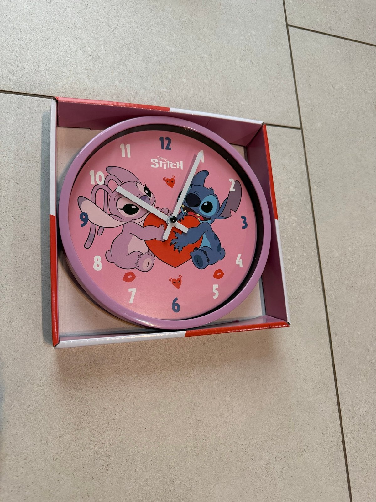 Disney Stitch Wandklok - Roze met Lilo & Stitch figuren, Wandklok, Analoog, Werkt op batterijen, Nieuw