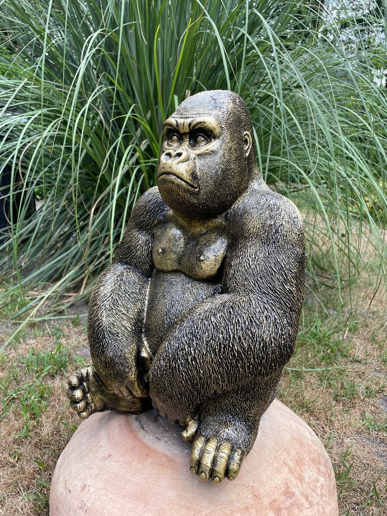 (Tuin)Beeld gorilla goud, tuin, zwembad, vijver 45cm, Tuin en Terras, Tuinbeelden, Ophalen, Nieuw, Kunststof, Dierenbeeld
