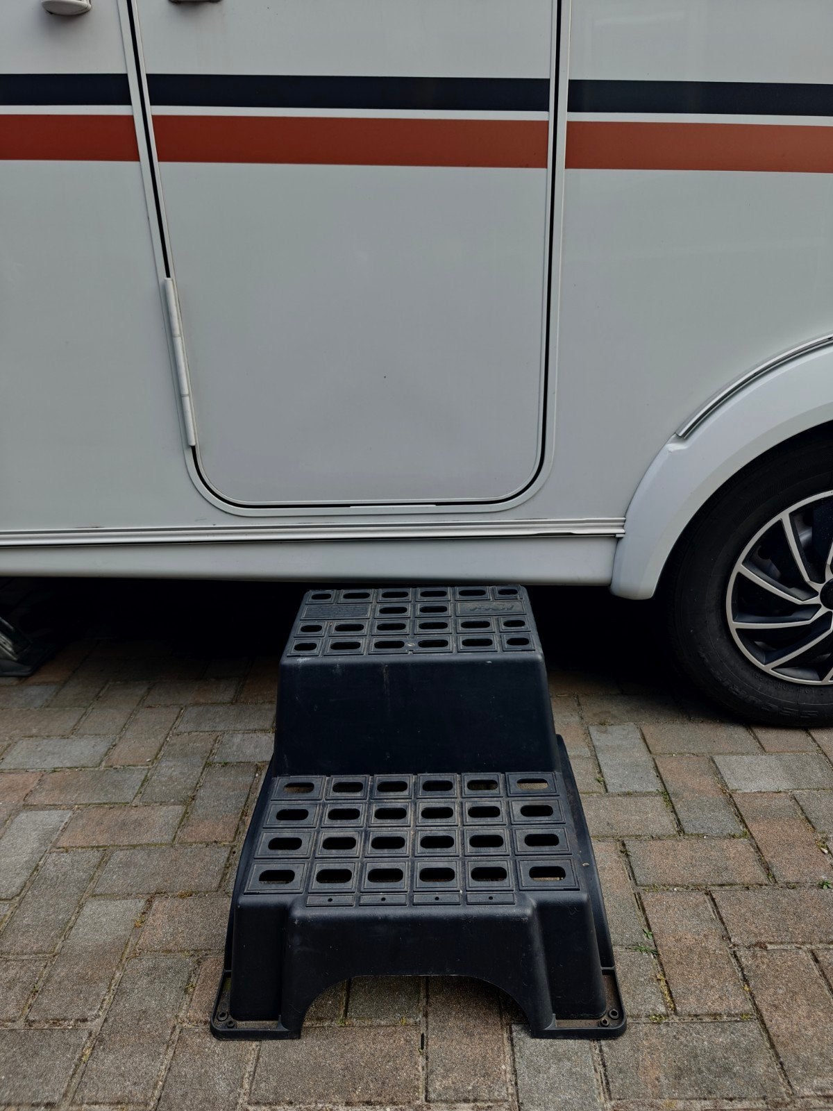 MGI Opstapje voor caravan of camper - 2 treden, Caravans en Kamperen, Ophalen, Gebruikt