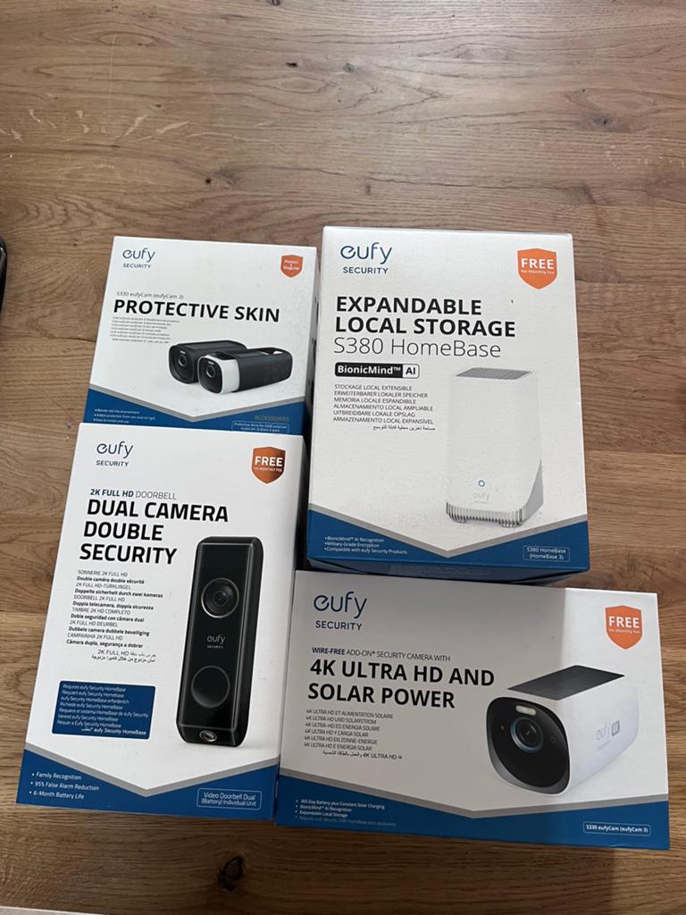 Complete eufy set. Deurbel, 4k camera hombase 3, Huis en Inrichting, Deurbellen, Ophalen of Verzenden, Zo goed als nieuw