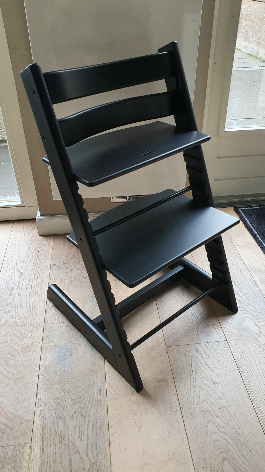 stokke tripp trapp zwart kinderstoel, Ophalen, Zo goed als nieuw, Meegroeistoel, Aanschuifbaar