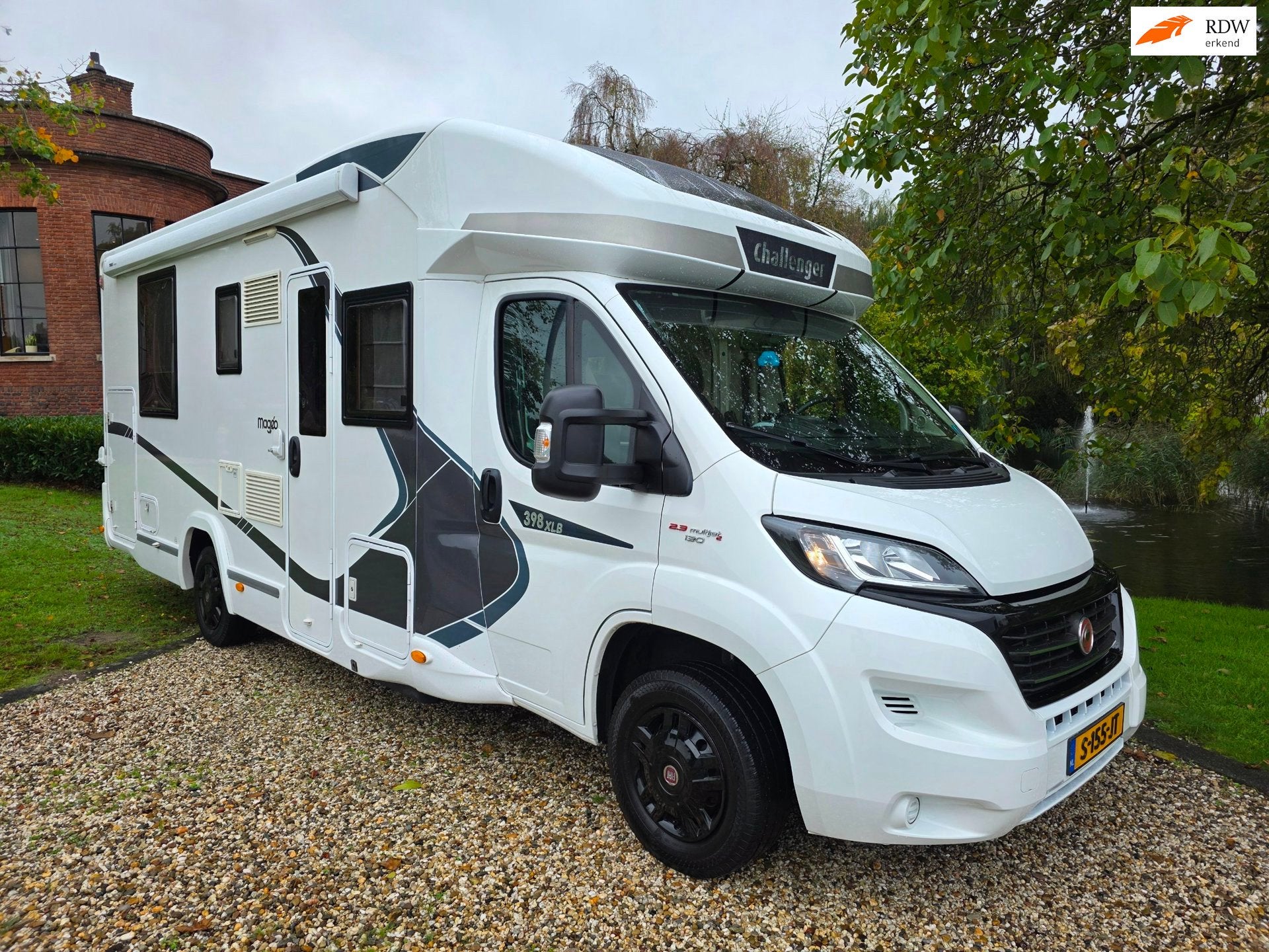 Challenger 398 XLB Queensbed/hefbed fietsendrager, Caravans en Kamperen, Bedrijf, Half-integraal, Luifel, Handgeschakeld