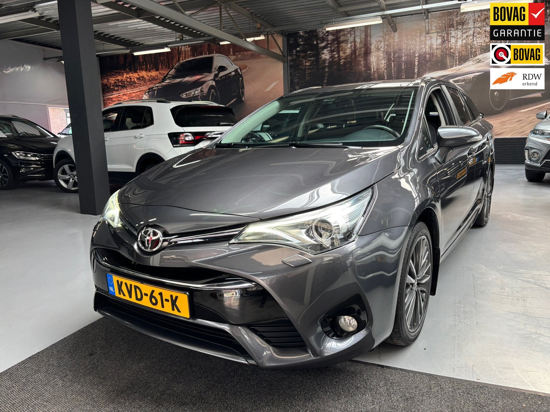 Toyota Avensis Touring Sports 1.8 VVT-i Edition / Camera, Auto's, Stof, 4 cilinders, Met garantie (alle), 1600 kg