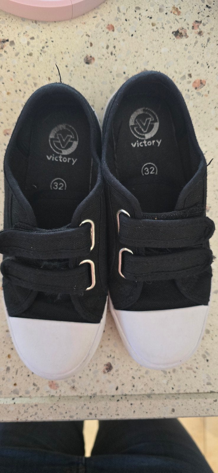 Zwarte Victory Klittenbandschoenen Maat 32, Kinderen en Baby's, Kinderkleding | Schoenen en Sokken, Ophalen, Gebruikt, Jongen of Meisje