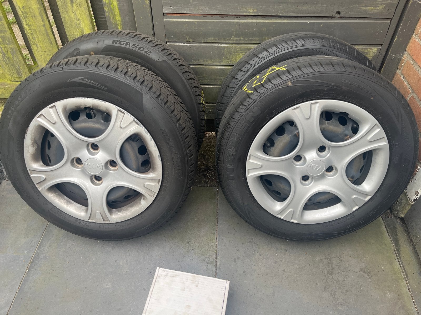 4 Kia Stalen Velgen met Zomerbanden (Roadhog & Nexen), Auto-onderdelen, Banden en Velgen, Ophalen, 14 inch, Gebruikt, 175 mm