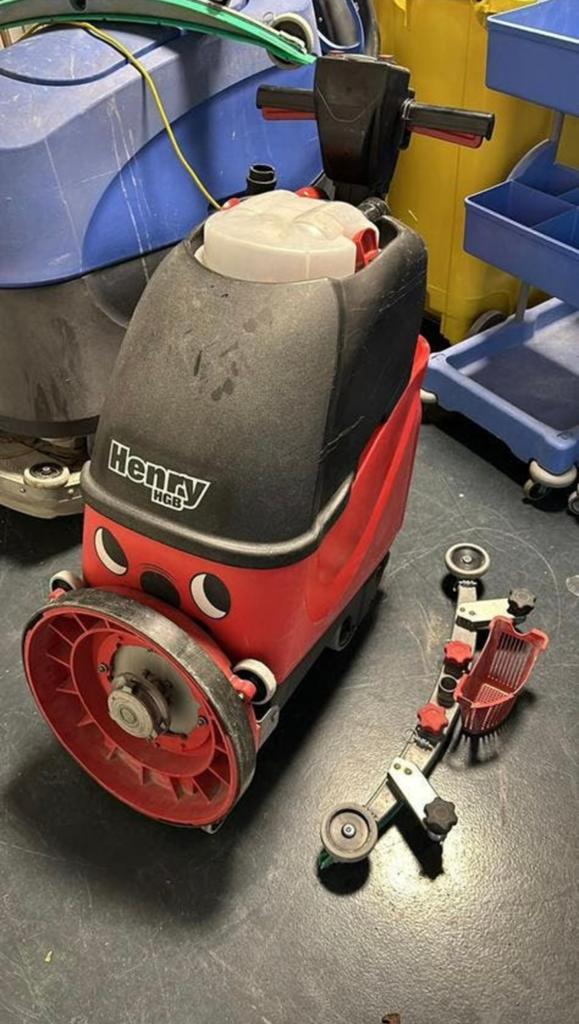 Schrob-zuigmachine Numatic accu, Ophalen
