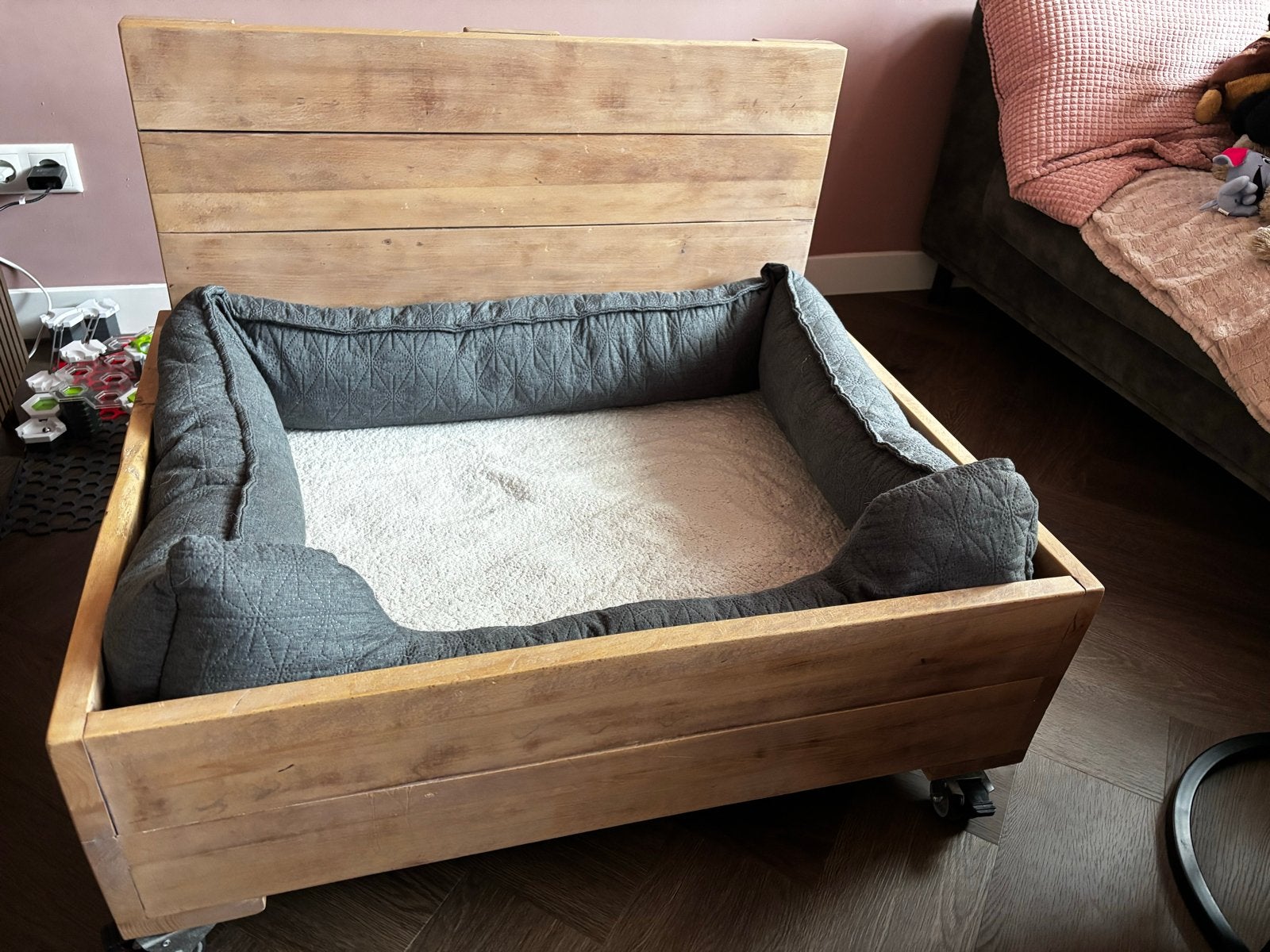 Unieke handgemaakte houten hondenmand 87,5x70, Dieren en Toebehoren, Ophalen, Overige
