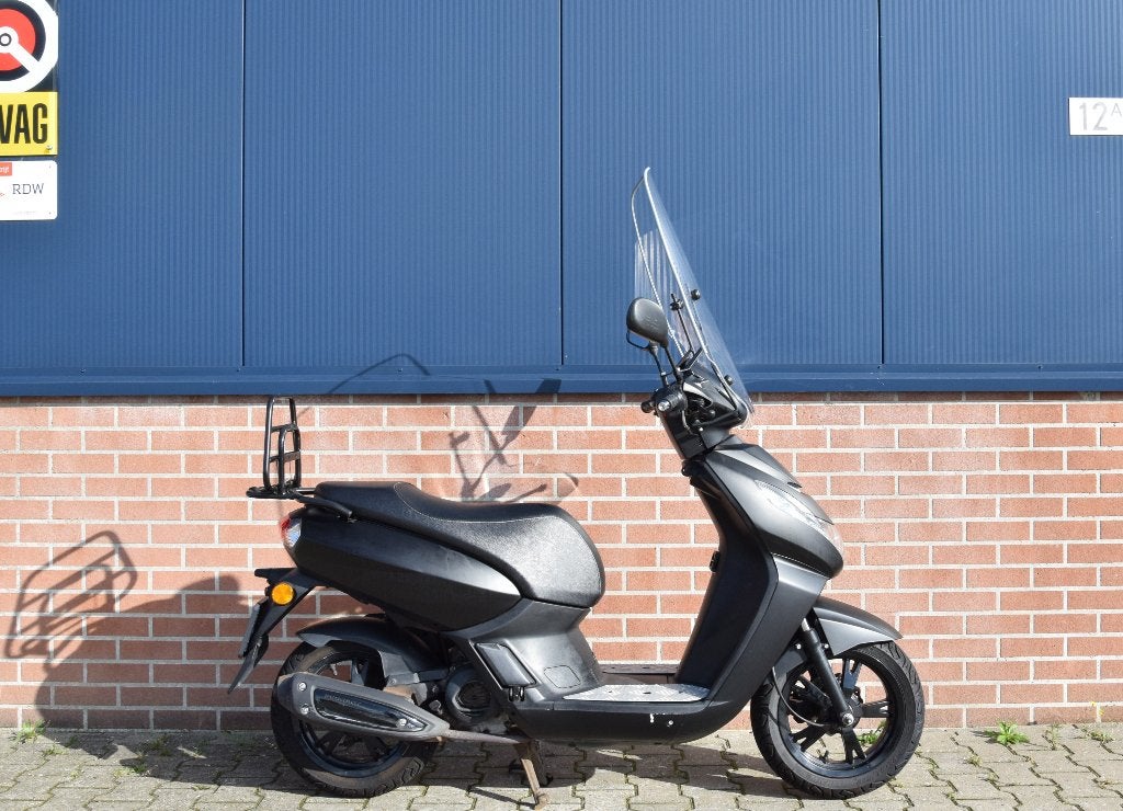 Peugeot Kisbee 4T, Fietsen en Brommers, Gebruikt, Overige modellen, Maximaal 45 km/u, Ophalen of Verzenden