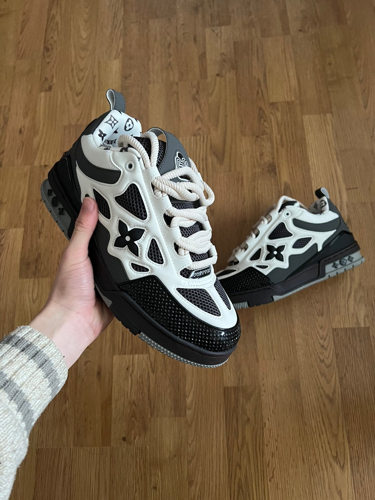 Louis vuitton grey skate sneakers, Ophalen of Verzenden, Zo goed als nieuw, Zwart