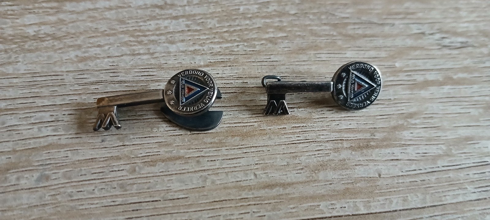 Set speldjes bond voor veilig verkeer Nederland, Ophalen of Verzenden, Zo goed als nieuw, Transport, Speldje of Pin