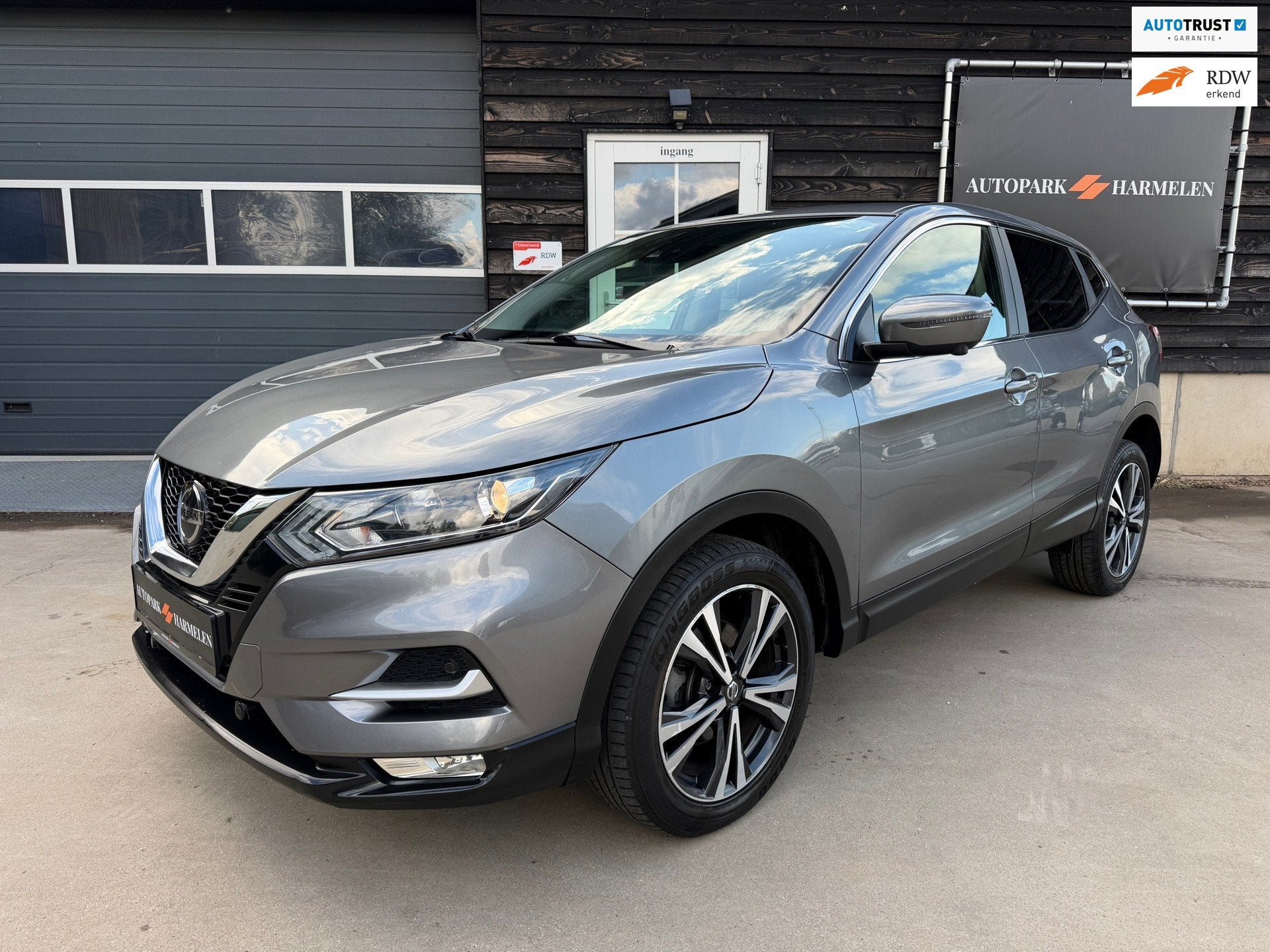 Nissan Qashqai 1.3 DIG-T N-Connecta Automaat 360 Camera, Auto's, Dealer onderhouden, Stof, Gebruikt, 1290 kg
