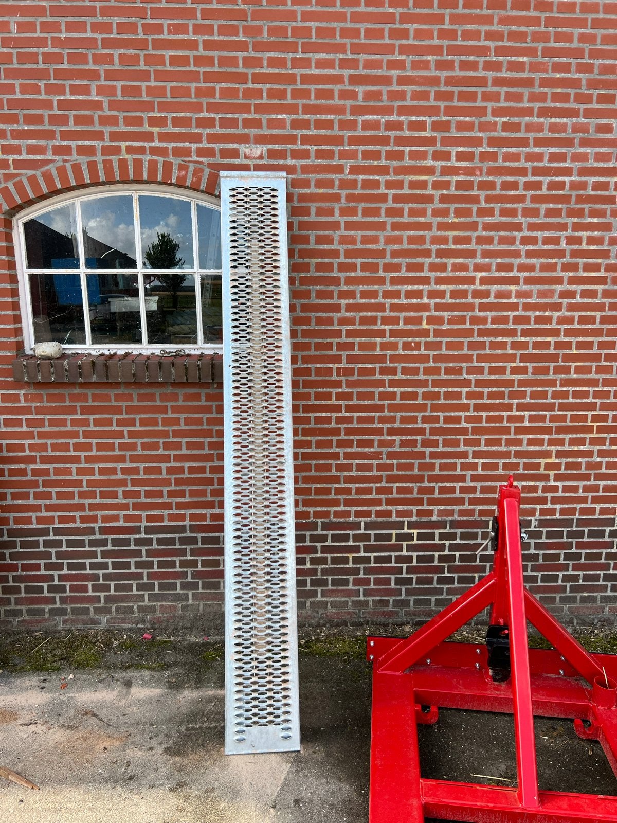 Zware stalen oprijplaat aanhanger met speciaal profiel, Verzenden, Gebruikt