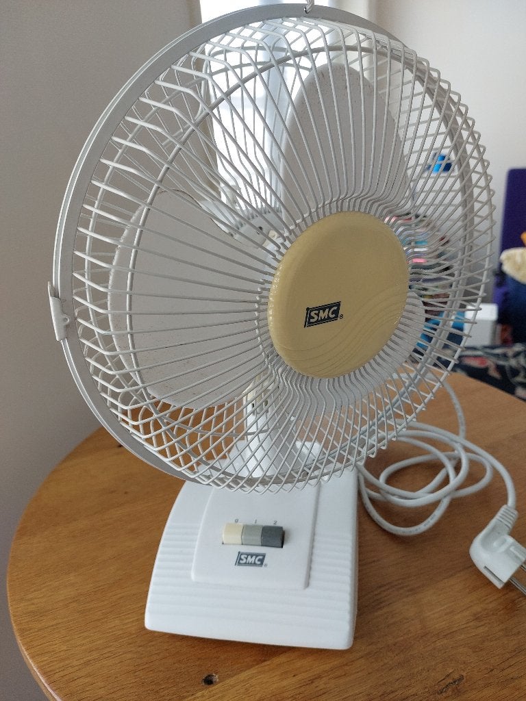 Te koop tafel ventilator/ of op de grond/merk SMC, Ophalen, Gebruikt, Tafelventilator