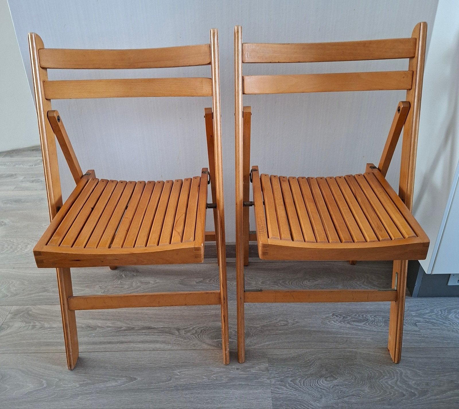 Vintage jaren 60 beuken klapstoelen, Ophalen of Verzenden, Gebruikt, Bruin, Twee