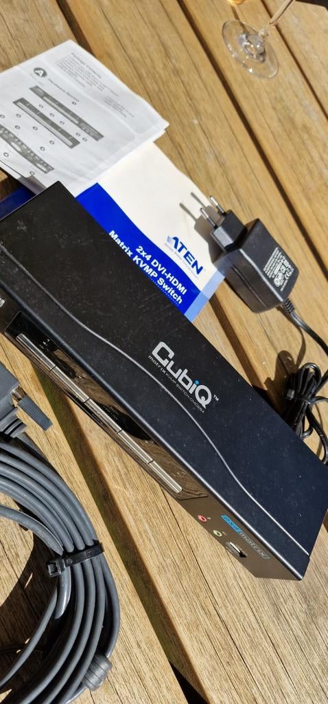 ATEN CubiQ 2x4 DVI-HDMI Matrix KVM Switch met kabels, Computers en Software, Overige Computers en Software, Zo goed als nieuw