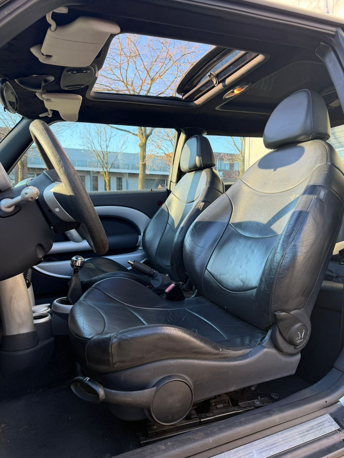 ‼️MINI COOPER ONE 1.6 PANORAMADAK AIRCO LEER ELEK RAMEN‼️, Auto's, Mini, Voorwielaandrijving, Euro 5, 15 km/l, Zwart