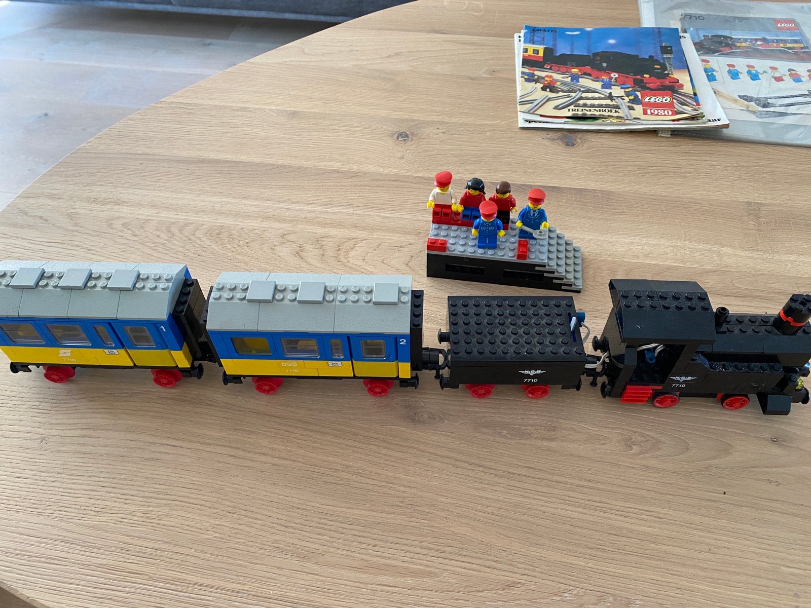 Lego “push along” passagiers trein “7710” met batterijwagon, Kinderen en Baby's, Ophalen, Lego, Compleet, Complete set