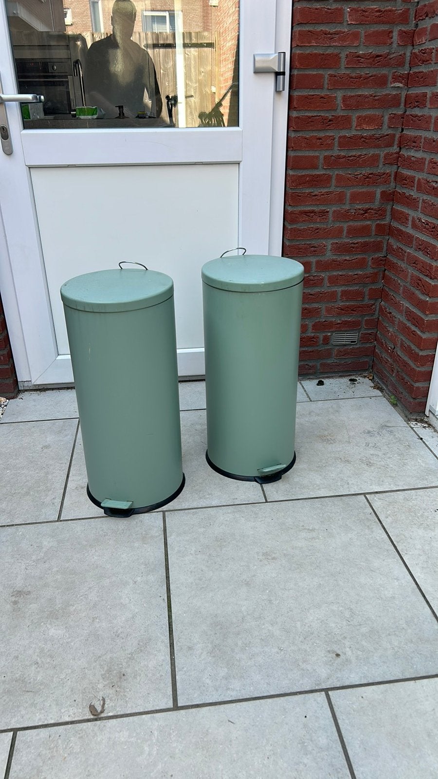 2 prullenbakken, 40 liter of meer, Ophalen, Zo goed als nieuw, Kunststof