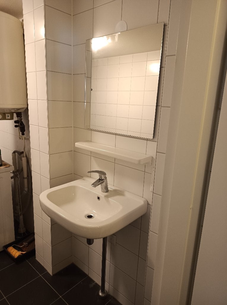Geberit wastafel met kraan, planchet en spiegel, Ophalen, Gebruikt, Chroom, Wastafel
