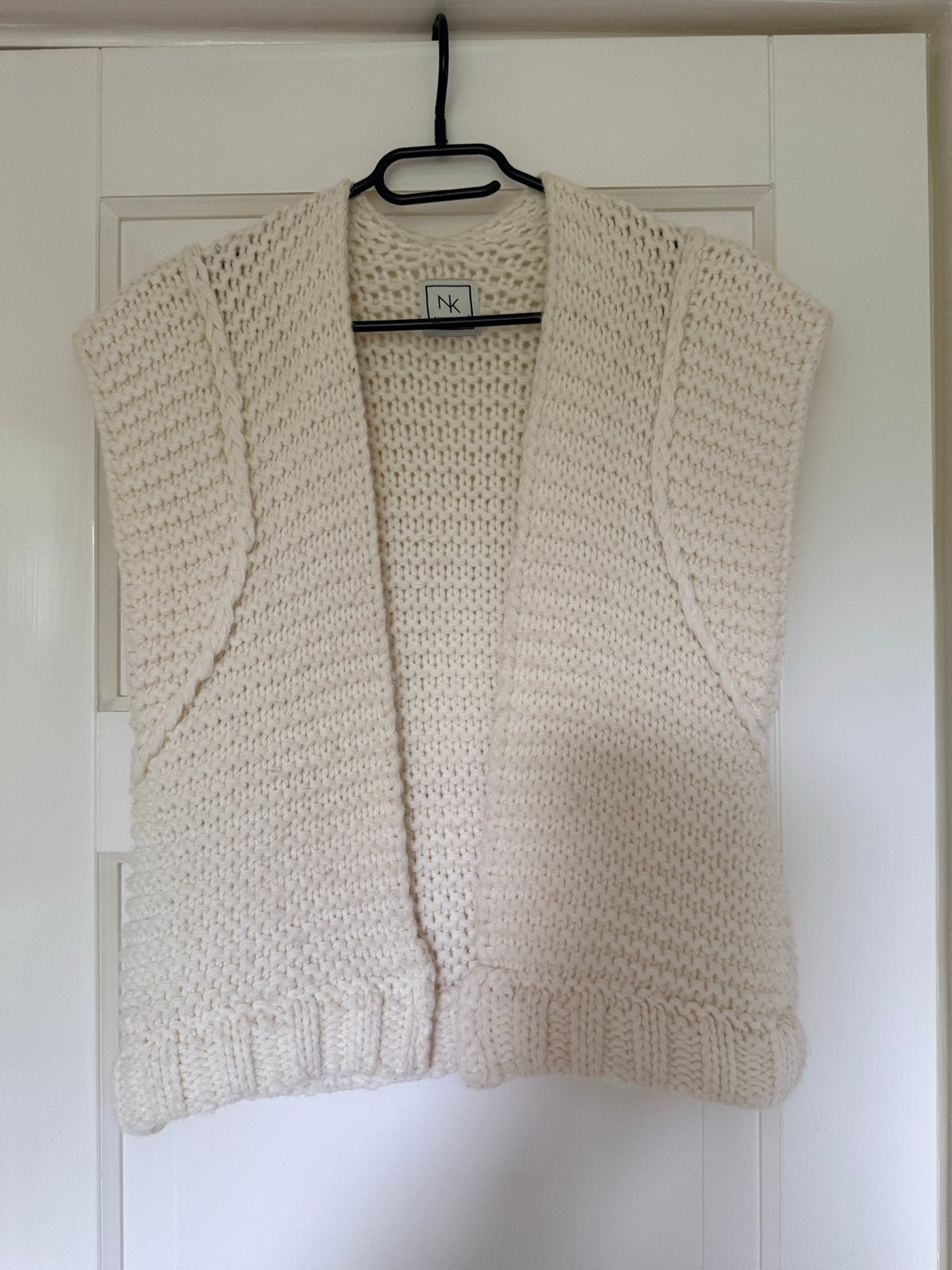 Nukus gebreid gilet warm wit 1 maat, Ophalen of Verzenden, Zo goed als nieuw, Maat 38/40 (M), Wit