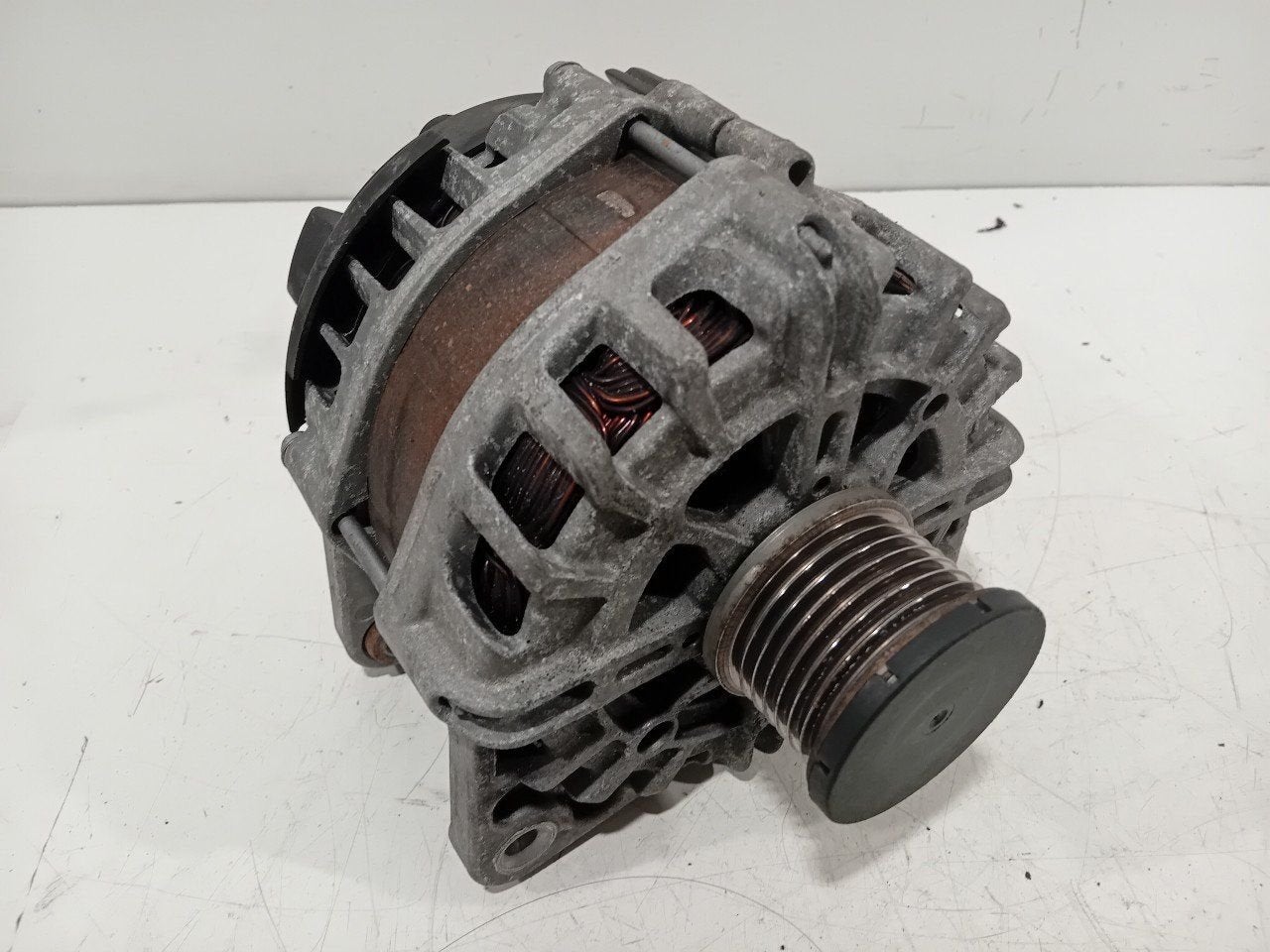 Dynamo Renault Trafic, Auto-onderdelen, Motor en Toebehoren, Onderdelen@venauto.nl, Van der Ven Autorecycling B.V., Gebruikt, Ettenseweg 76, 4706 PB Roosendaal, The Netherlands