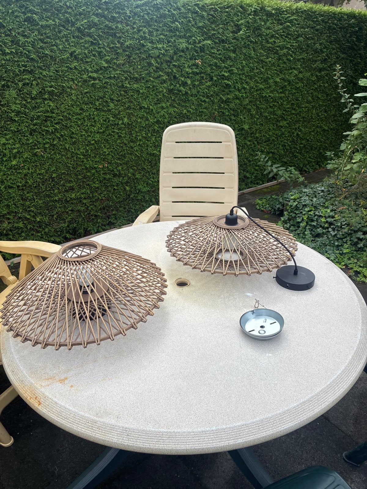 Set van 2 stevige rotan lampen: plafonnière en hanglamp, Huis en Inrichting, Ophalen, Natuurlijk materiaal, E27 (groot), Boho ibiza