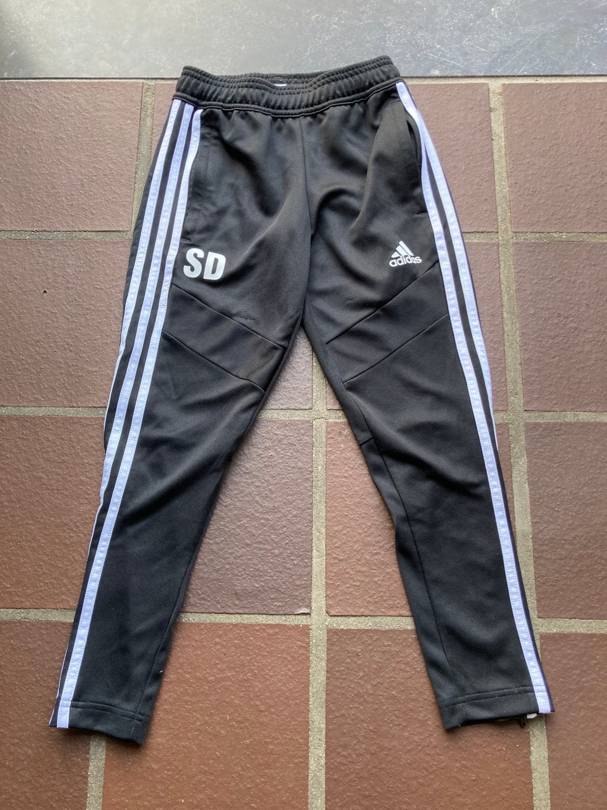 Lange Adidas sportbroek maat 128 lange broek trainingsbroek, Kinderen en Baby's, Kinderkleding | Maat 128, Ophalen of Verzenden