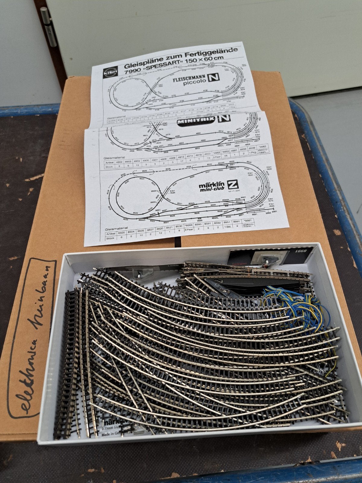Märklin rails,trafo en wagonnetjes in Z- spoor, Hobby en Vrije tijd, Wisselstroom, Rails, Ophalen of Verzenden, Zo goed als nieuw