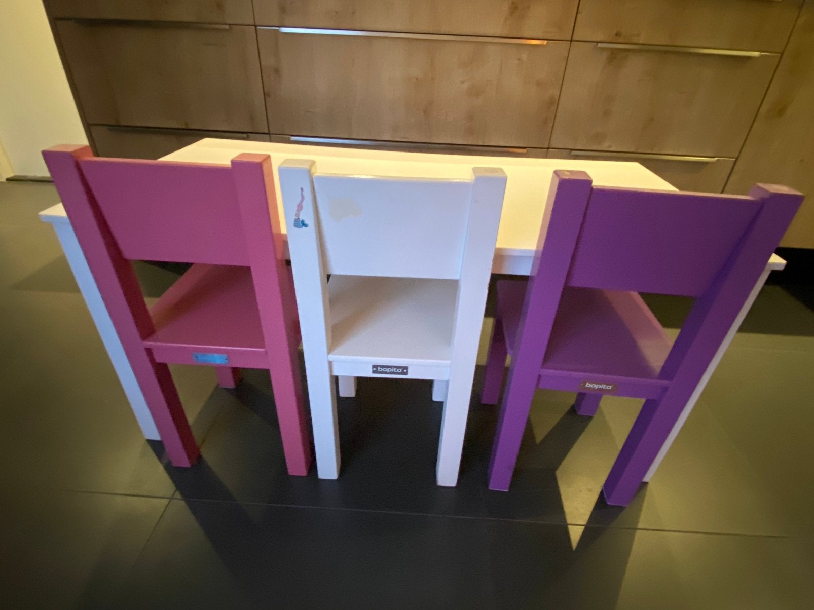 Kindertafel met 3 stoeltjes  Bopita, Kinderen en Baby's, Kinderkamer | Tafels en Stoelen, Ophalen, Gebruikt, Tafel(s) en Stoel(en)