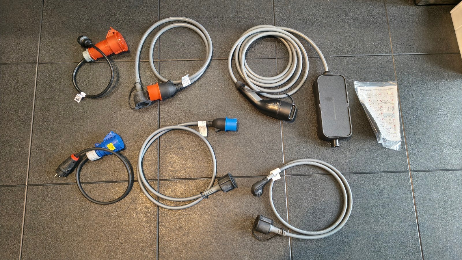 Originele BMW Flexcharger 2.0 met alle mogelijke type kabels, Ophalen, Gebruikt, Overige automerken