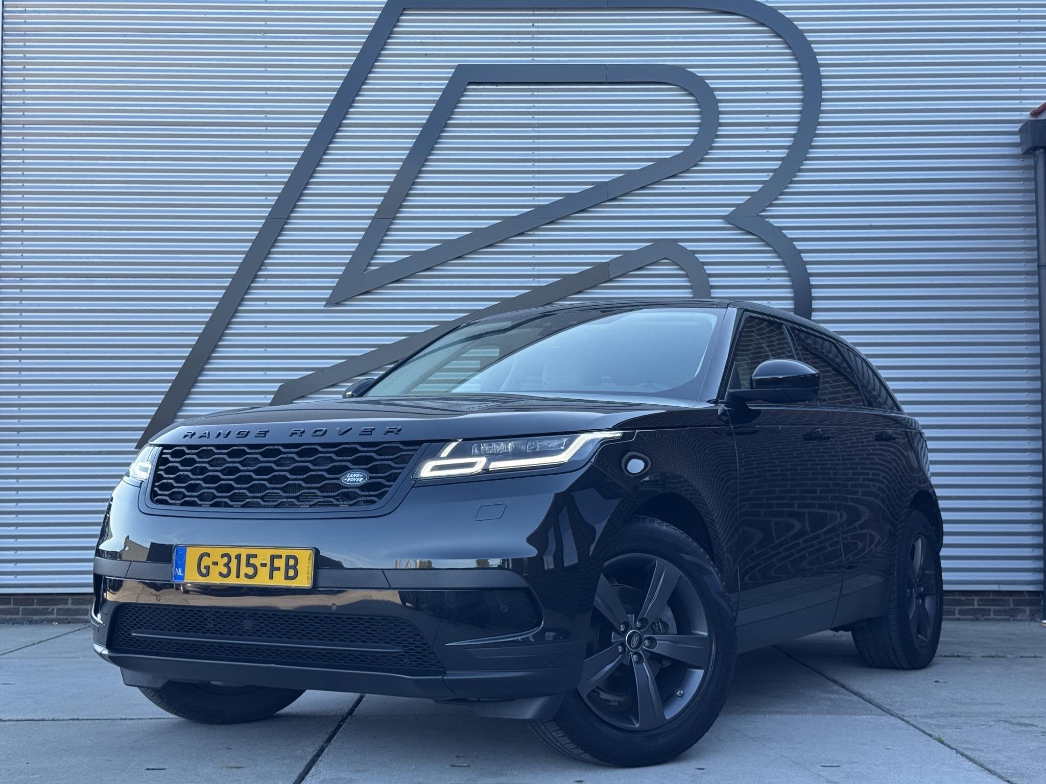Land Rover Range Rover Velar 2.0 P250 Turbo AWD Carbon Editi
