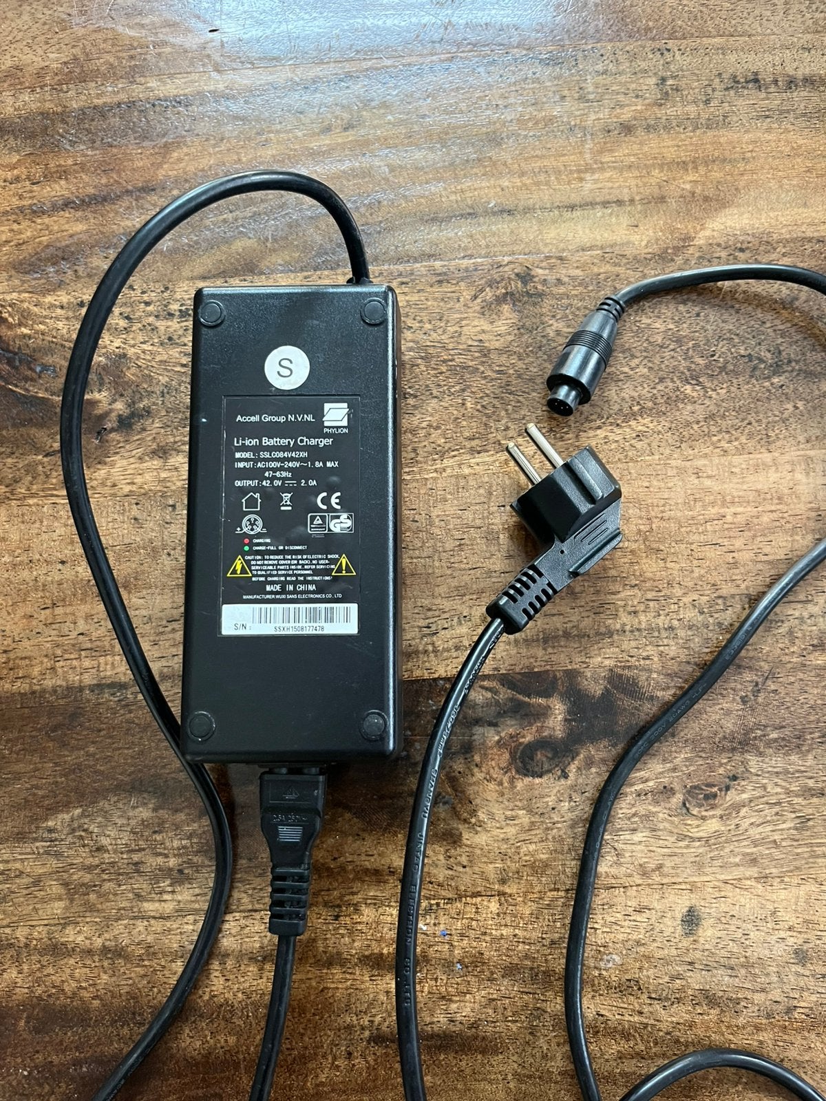 Defecte oplader e-motion accu acculader 5-pins, Ophalen of Verzenden, Gebruikt