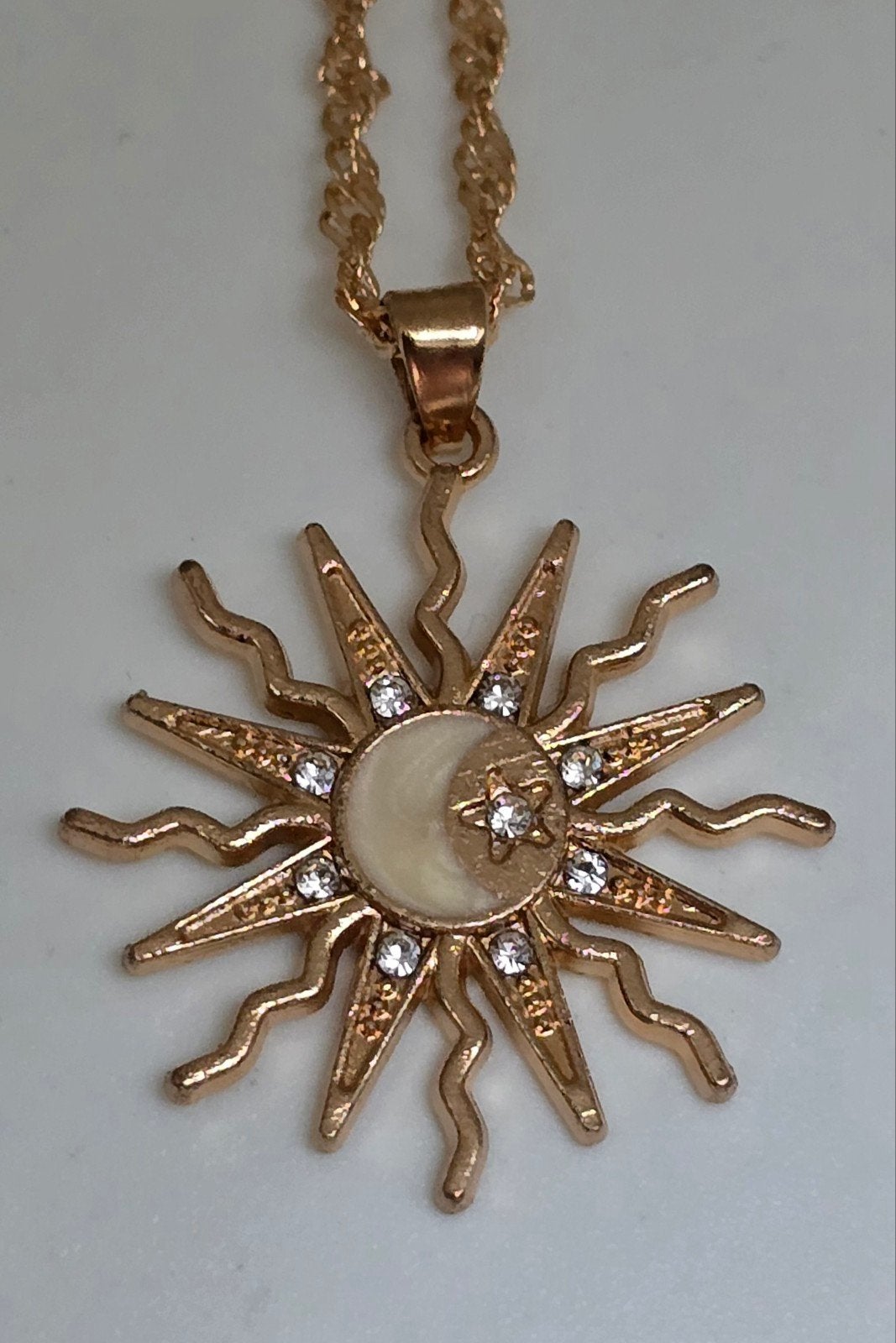 Ketting met zon/ maan hanger, Nieuw, Ophalen of Verzenden, Goud, Overige materialen