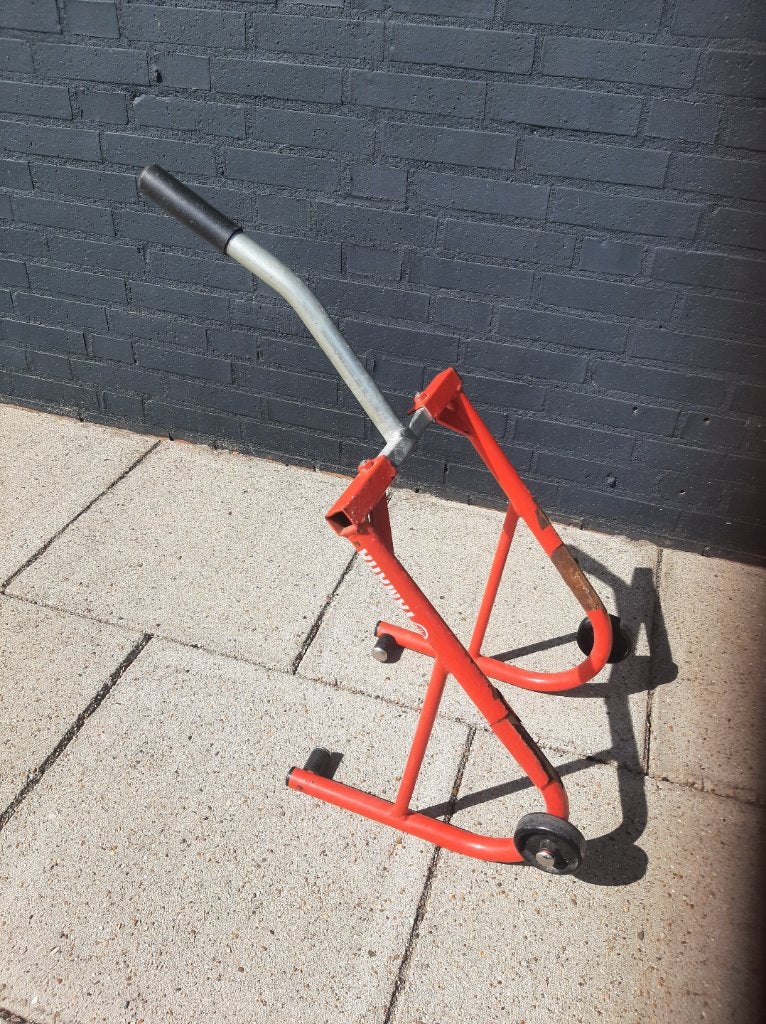 Yamaha paddock steun voor paddock standaard voorwiel € 5, Motoren, Ophalen, Gebruikt, Pascalstraat 6 1704 RD Heerhugowaard, Helmen Store