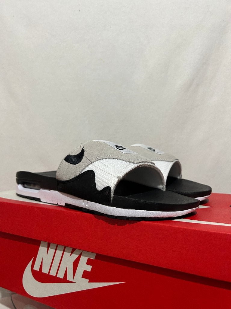 NIEUW! Maat 46 - Nike Air Max 1 Slide Black White, Kleding | Heren, Schoenen, Slippers, Zwart, Nike, Nieuw