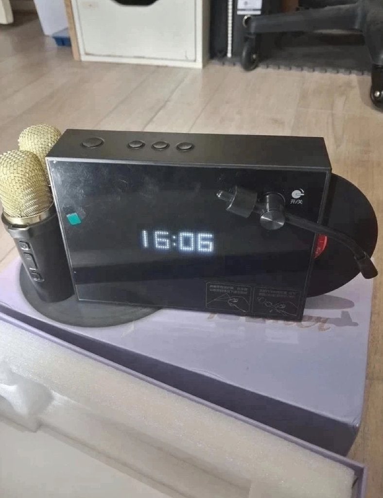 Lyrics Speaker Karaoke Speaker met 2 Draadloze Microfoons, Ophalen of Verzenden, Zo goed als nieuw, Complete set