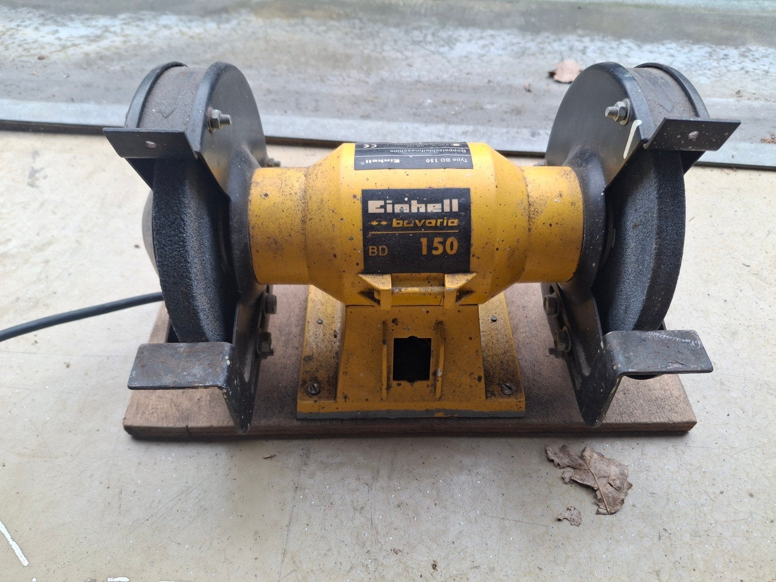 Einhell Bavaria BD 150 Dubbele Slijpmachine, Ophalen of Verzenden, Gebruikt, Minder dan 700 watt, Werkbankslijpmachine