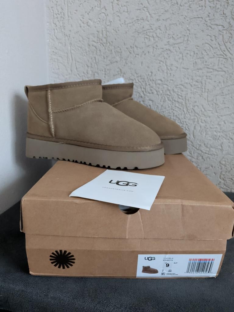 Ugg Dakota uggs zgan, UGG, Bruin, Lage of Enkellaarzen, Ophalen of Verzenden