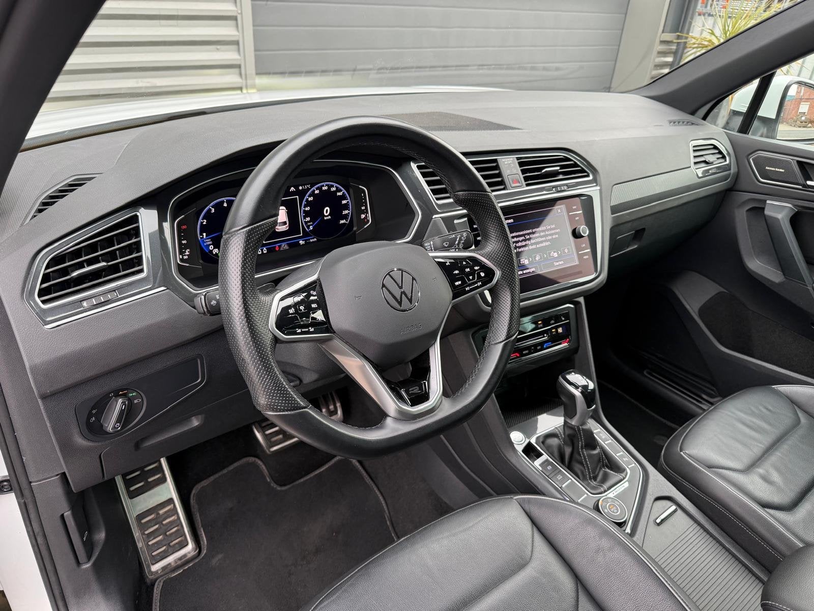 Volkswagen Tiguan 2.0 TSI 4Motion R-Line PANO*VIRTUAL*LEER!, Auto's, Automaat, 15 km/l, Gebruikt, Zwart