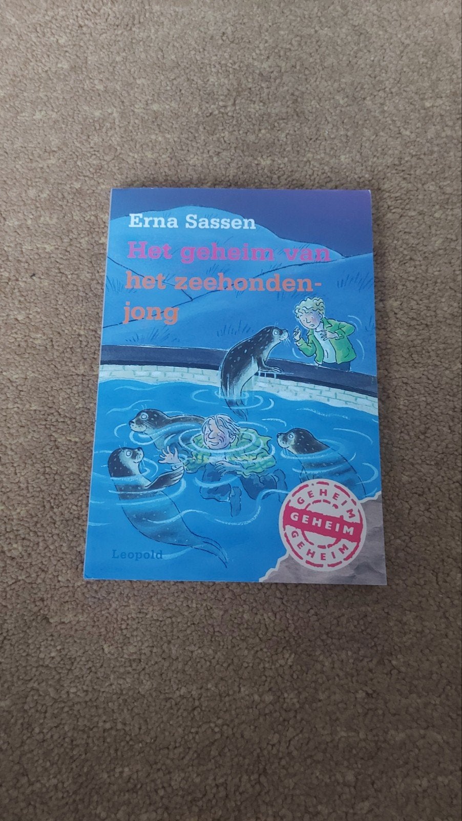 Het geheim van het zeehondenjong - Erna Sassen, Ophalen of Verzenden, Nieuw, Erna Sassen, Fictie algemeen