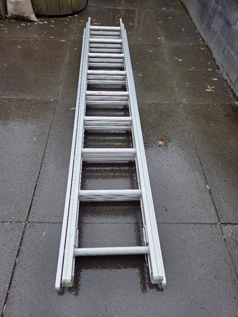 3x9 sports ladder Aluminium, Doe-het-zelf en Verbouw, Ladders en Trappen, Ophalen of Verzenden, Zo goed als nieuw, Ladder, Opvouwbaar of Inschuifbaar
