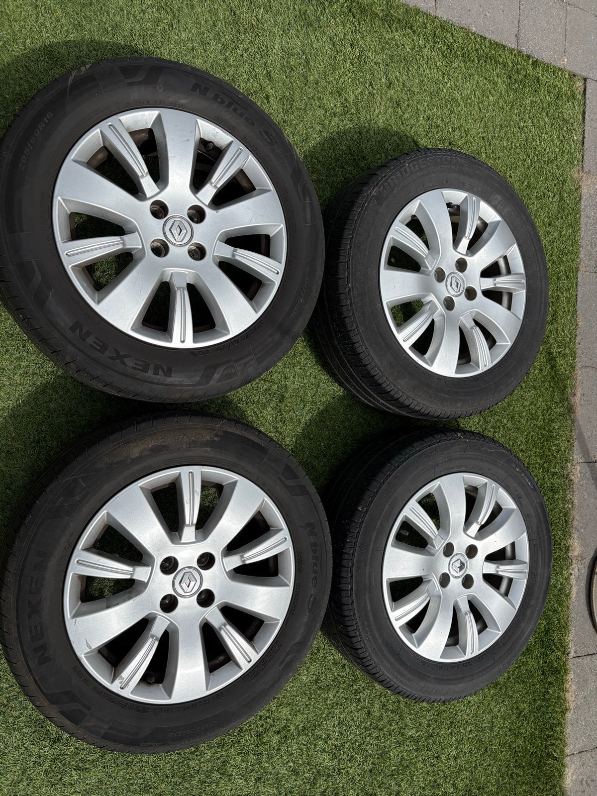Lichtmetalen velgen met banden - 205/60R16 Renault Captur, Auto-onderdelen, Banden en Velgen, Ophalen, Gebruikt, 16 inch, Banden en Velgen
