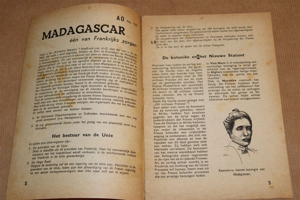 De Hova\'s in Opstand [1947] — Vintage Boekje over Madagasca, Ophalen of Verzenden, Gelezen, Europa