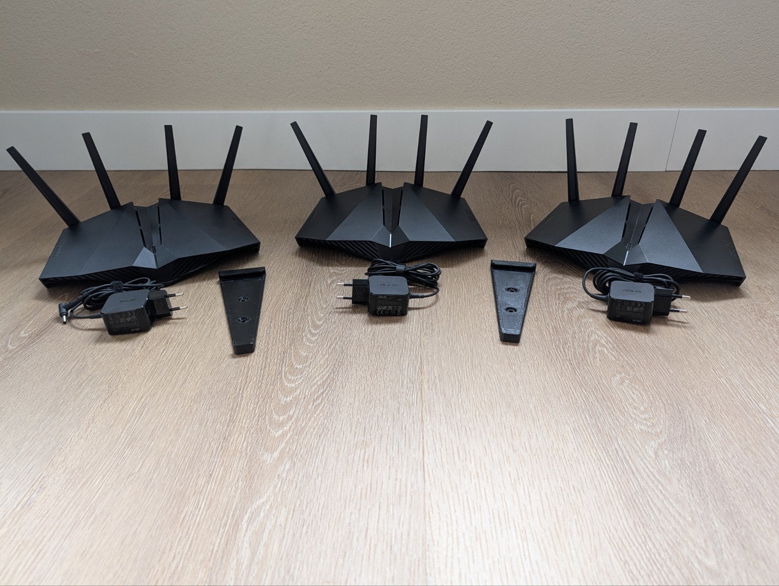 ASUS AX82U Mesh Systeem (3 routers) met ophangbeugels, Computers en Software, Routers en Modems, Ophalen of Verzenden, Gebruikt