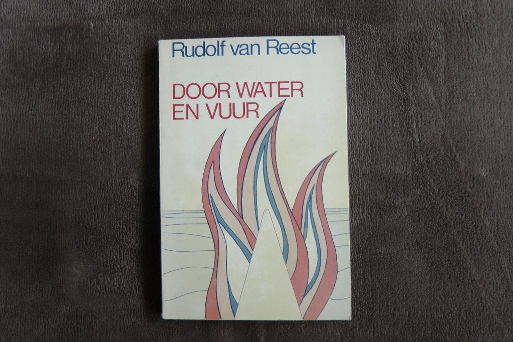 Door water en vuur van auteur Rudolf van Reest, Ophalen of Verzenden, Rudolf van Reest, Overige onderwerpen, Tweede Wereldoorlog