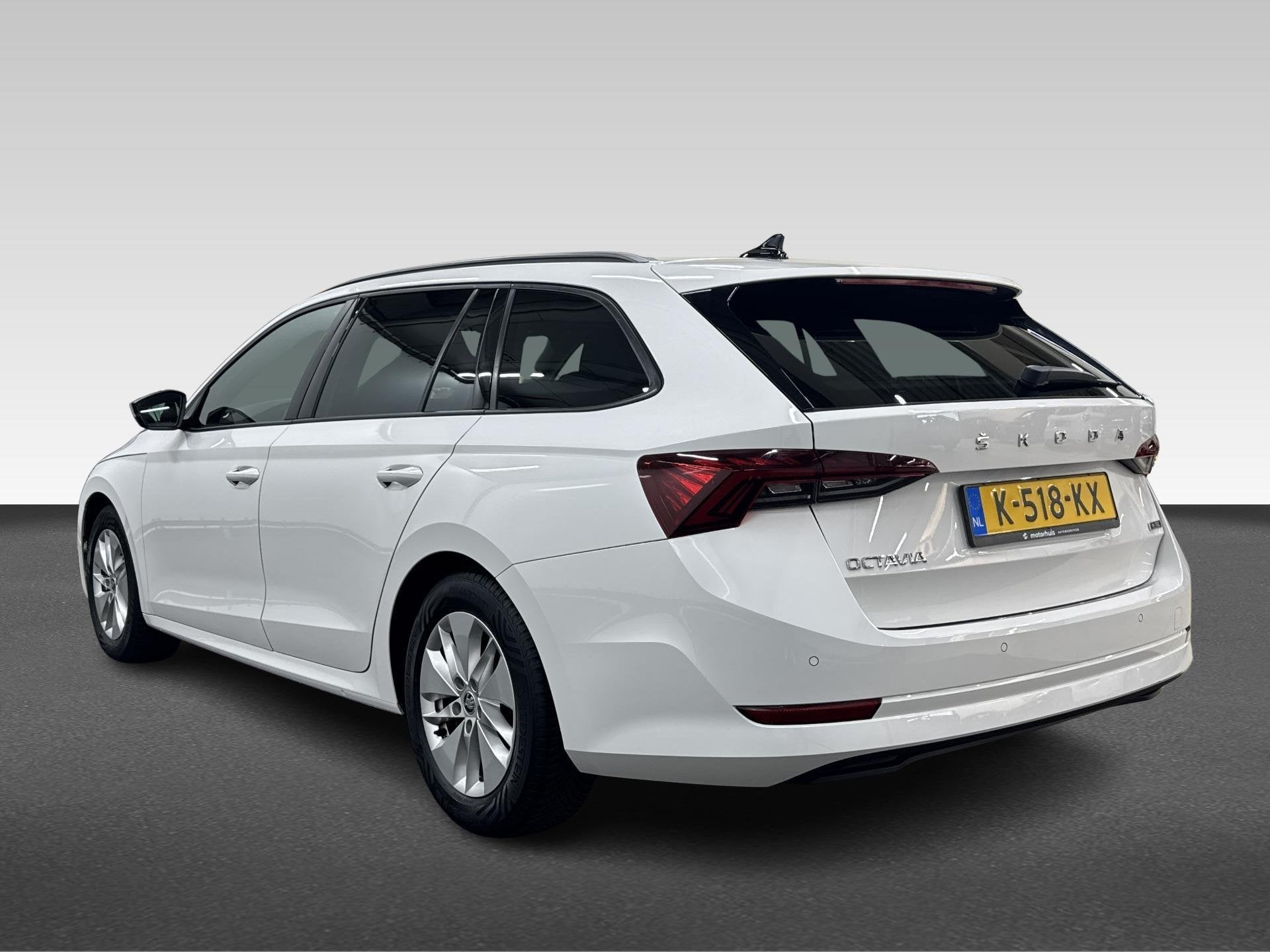 Skoda Octavia Combi 1.0 e-TSI Sport Business, Auto's, Gebruikt, Euro 6, Wit, 19 km/l